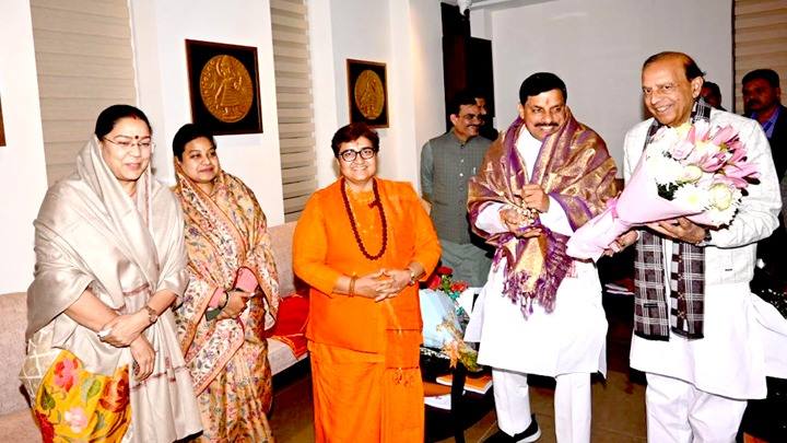 मुख्यमंत्री डॉ. मोहन यादव ने प्रदेश के सांसदगण से की रात्रिभोज पर मुलाकात